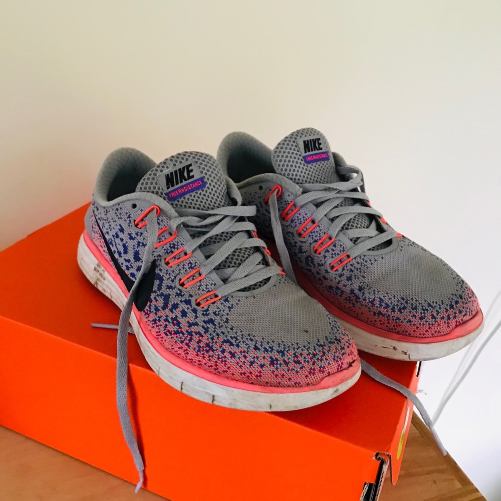 Size 7 Nike sneakers